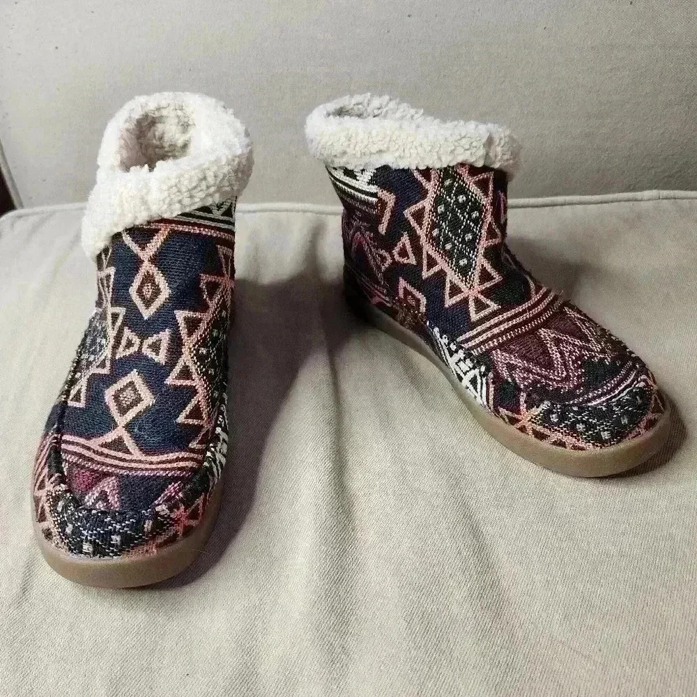 Sanuk Women’s Slipper Ankle Boots Ojai Aztec Print Sherpa Bootah Size 6